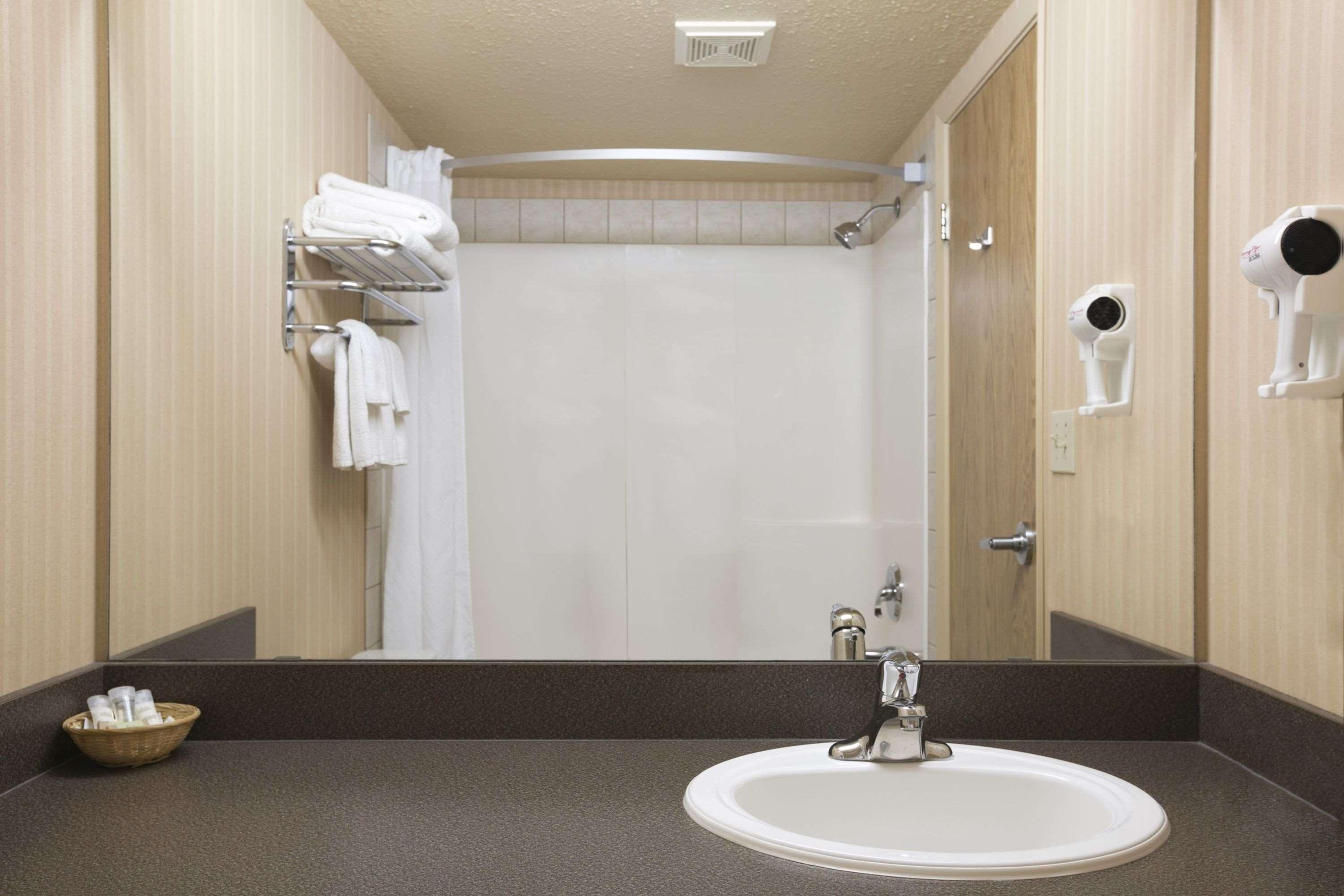 Super 8 By Wyndham Fort Nelson Bc Εξωτερικό φωτογραφία