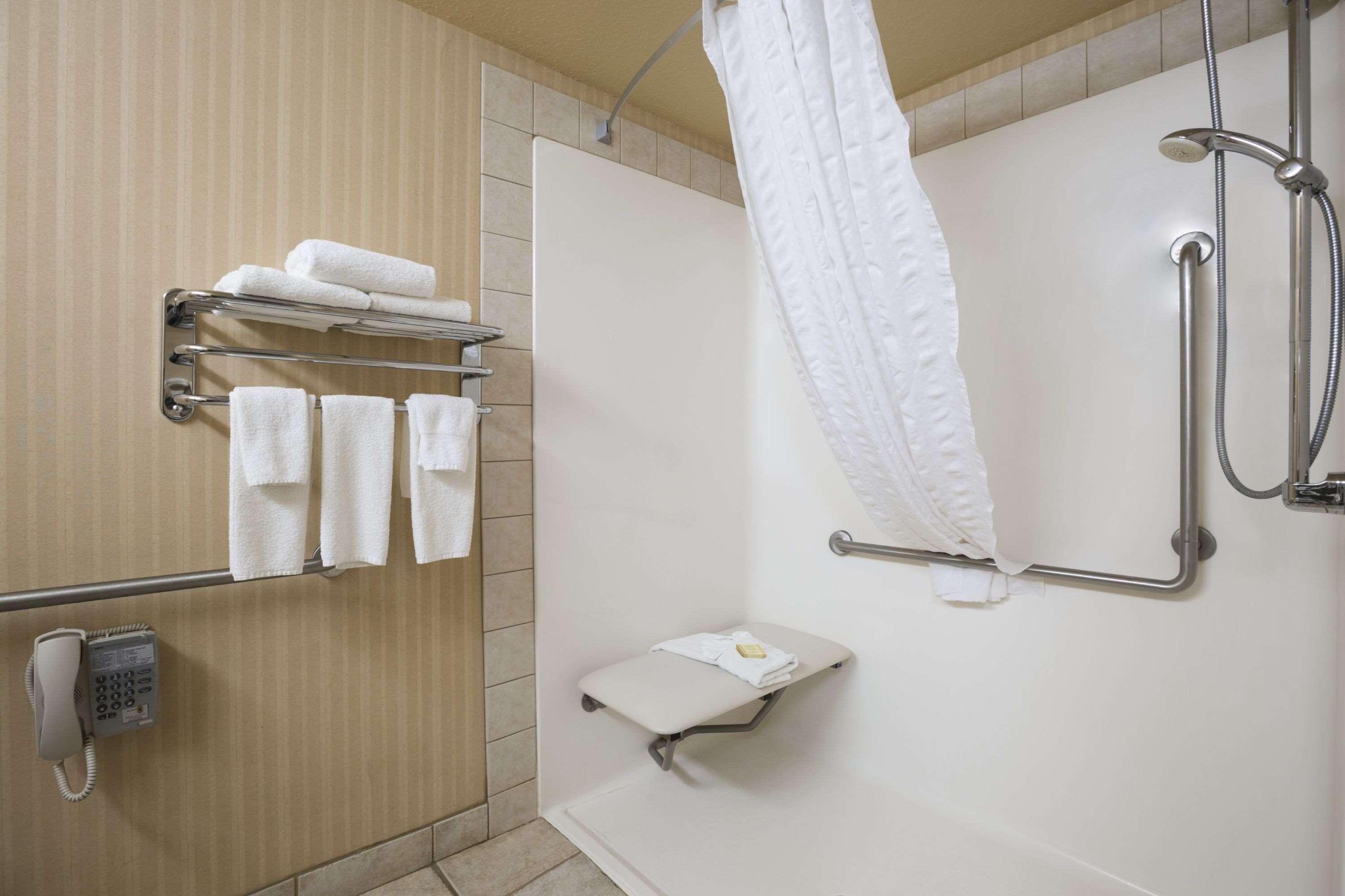 Super 8 By Wyndham Fort Nelson Bc Εξωτερικό φωτογραφία