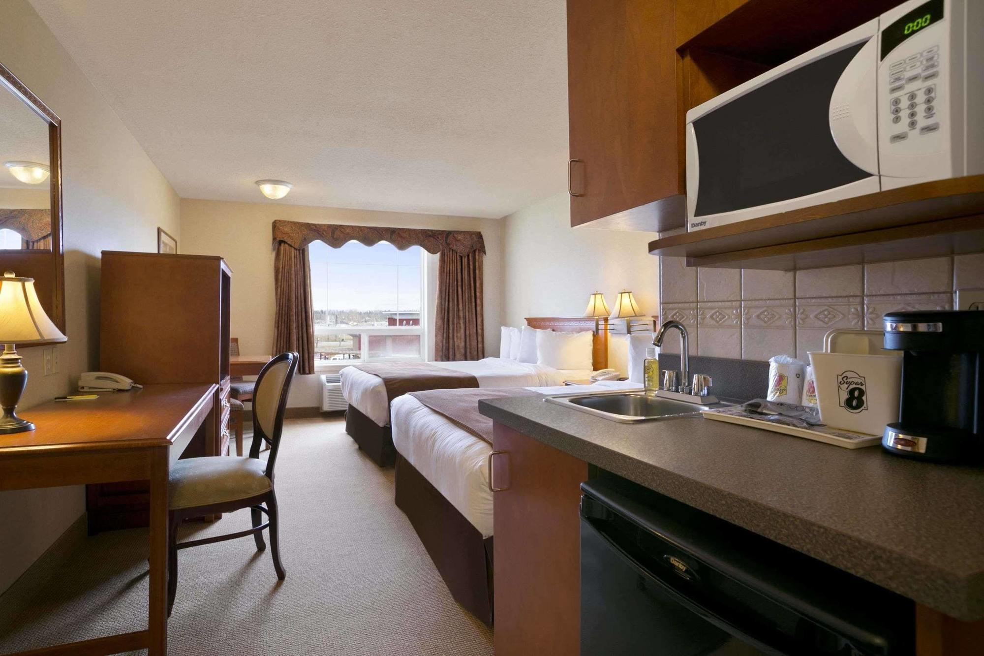 Super 8 By Wyndham Fort Nelson Bc Εξωτερικό φωτογραφία