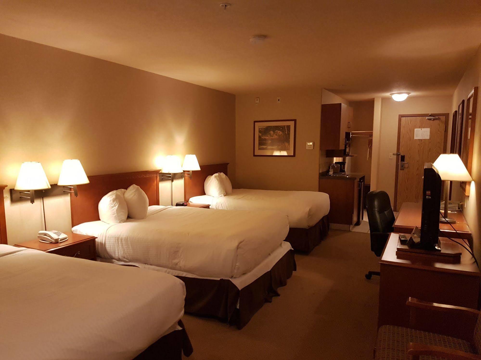 Super 8 By Wyndham Fort Nelson Bc Εξωτερικό φωτογραφία